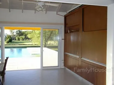 Salón de usos múltiples para juegos, comedor y parrilla