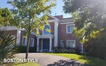 Casa estilo Boston en Las Caletas, Nordelta.