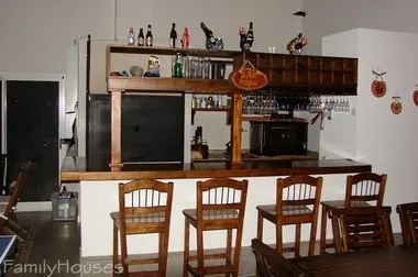 cocina del quincho. Completisima con parrilla incluida